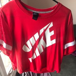 NIKE CROP TOP